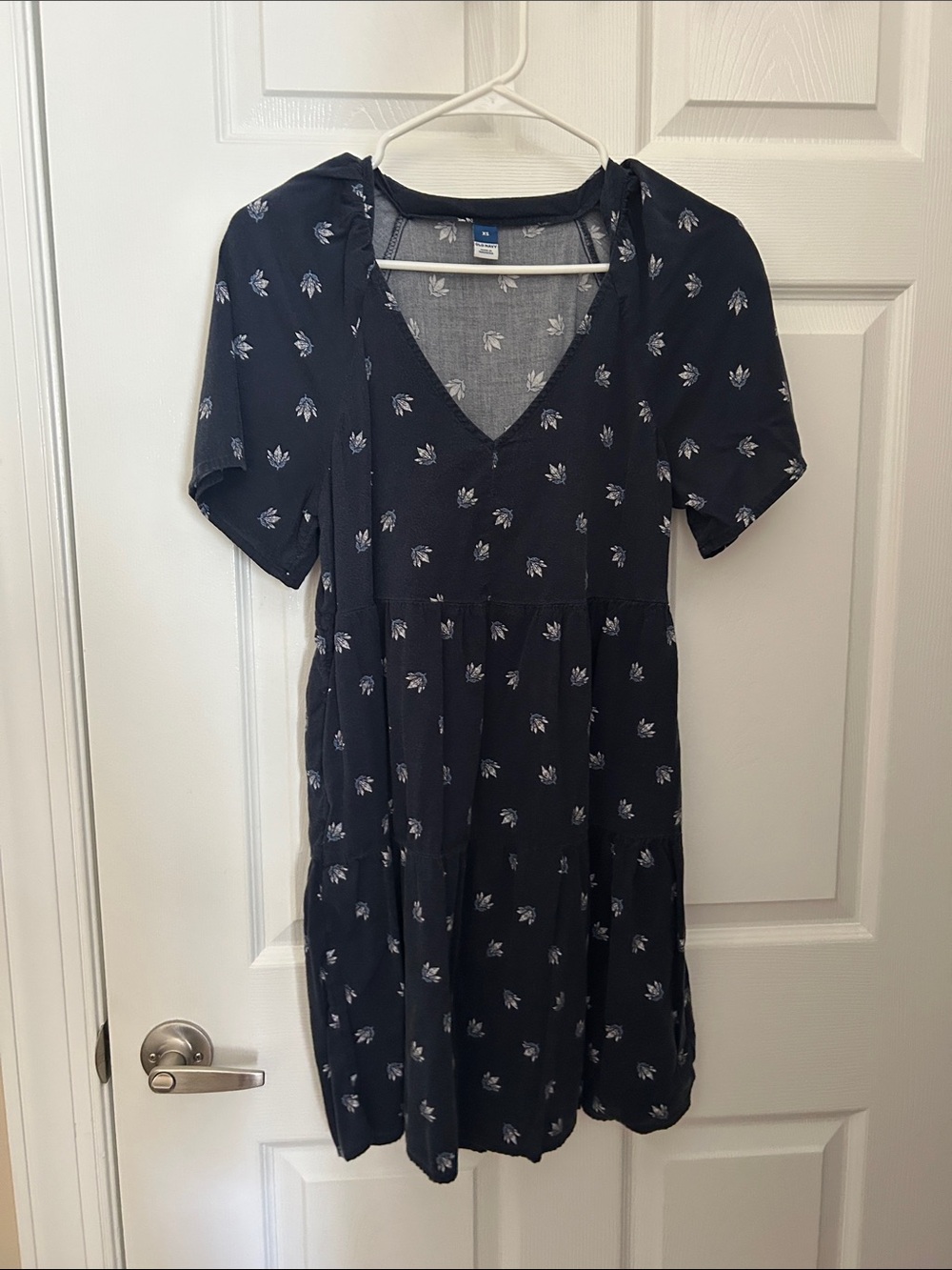 Old Navy Navy Floral V-Neck Mini Dress